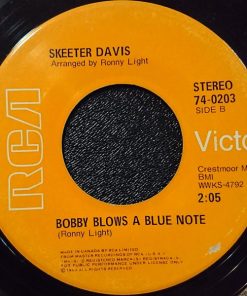 Alternative view of Skeeter Davis - Teach Me To Love You / Bobby Blows A Blue Note (7", Single) (Very Good Plus (VG+))