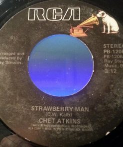 Alternative view of Chet Atkins - I Can Hear Kentucky Calling Me / Strawberry Man (7", Single, Lar) (Very Good Plus (VG+))