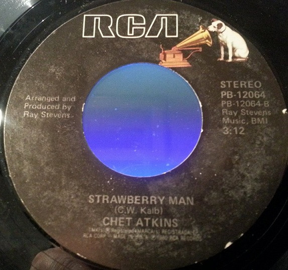 Chet Atkins - I Can Hear Kentucky Calling Me / Strawberry Man (7", Single, Lar) (Very Good Plus (VG+)) - Image 2