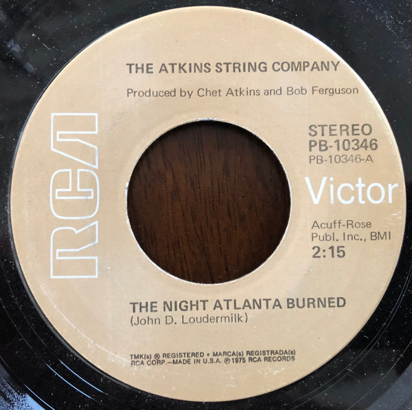 The Atkins String Company, Chet Atkins - The Night Atlanta Burned/ The Odd Folks Of Okracoke (7") (Very Good Plus (VG+)) - Image 2