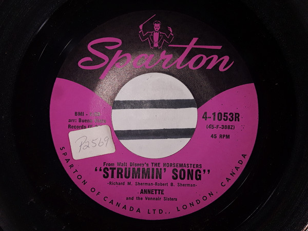 Annette (7) & The Vonnair Sisters - Dreamin' About You / Strummin' Song (7", Single) (Very Good Plus (VG+)) - Image 2