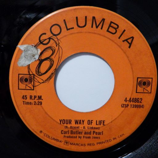 Carl & Pearl Butler - We'll Sweep Out The Ashes In The Morning (7", Single) (Very Good Plus (VG+)) - Image 2