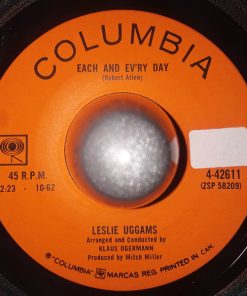 Alternative view of Leslie Uggams - Is He The Only Man In The World / Each And Ev'ry Day (7", Single) (Very Good Plus (VG+))