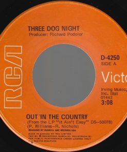 Three Dog Night - Out In The Country (7", Single) (Near Mint (NM or M-))