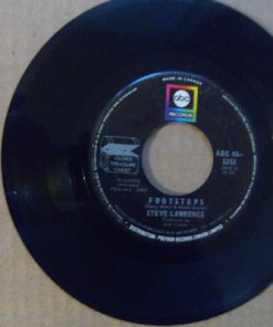 Steve Lawrence (2) - Footsteps (7", Single) (Near Mint (NM or M-))