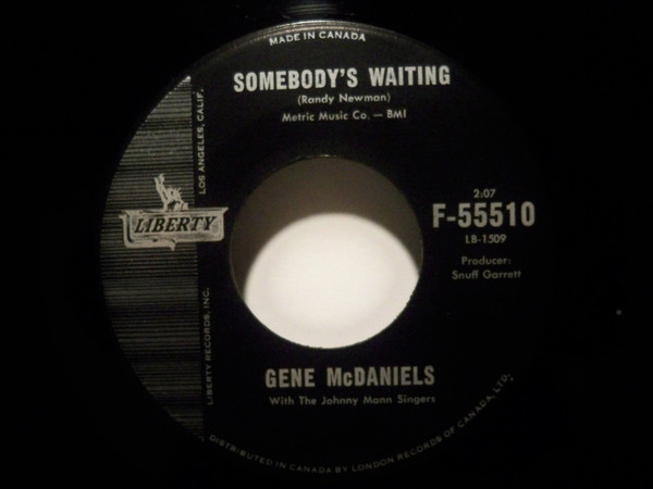 Gene McDaniels* With The Johnny Mann Singers - Spanish Lace (7") (Near Mint (NM or M-)) - Image 2