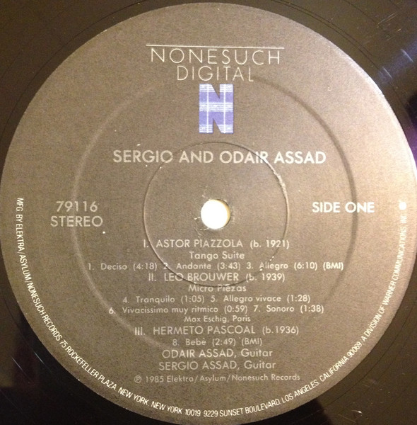 Sérgio & Odair Assad - Music For Two Guitars By Astor Piazzolla • Leo Brouwer • Hermeto Pascoal • Radamés Gnattali • Sergio Assad • Alberto Ginastera (LP, Album) (Near Mint (NM or M-)) - Image 3