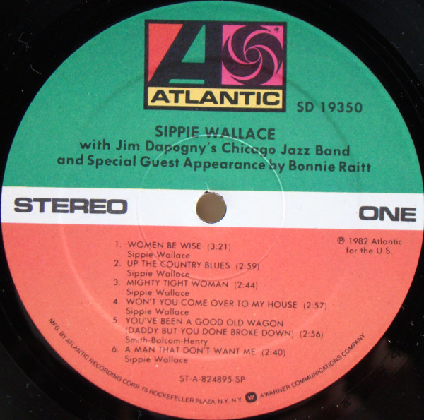 Sippie Wallace With James Dapogny's Chicago Jazz Band And Special Guest Appearance By Bonnie Raitt - Sippie (LP, Album) (Very Good Plus (VG+)) - Image 4