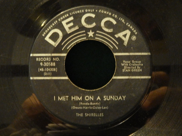 The Shirelles - I Met Him On A Sunday (Ronde-Ronde) / I Want You To Be My Boyfriend (7", Single) (Near Mint (NM or M-))